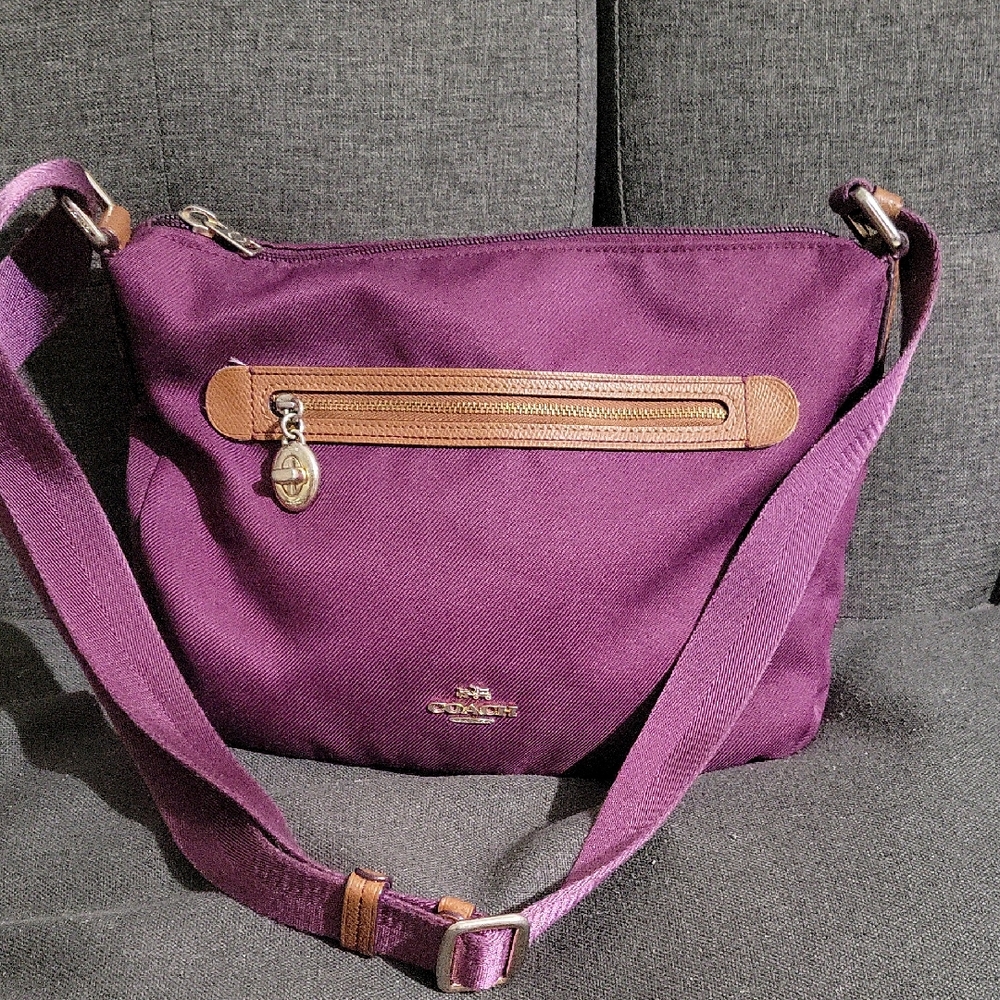 Vintage Coach Purple Crossbody Bag with Gold Hardware and Adjustable Straps